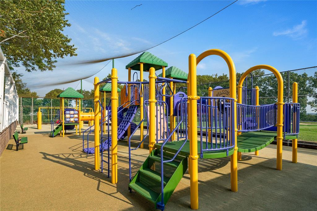 270-10 Grand Central Parkway #11V, Floral Park, New York image 37