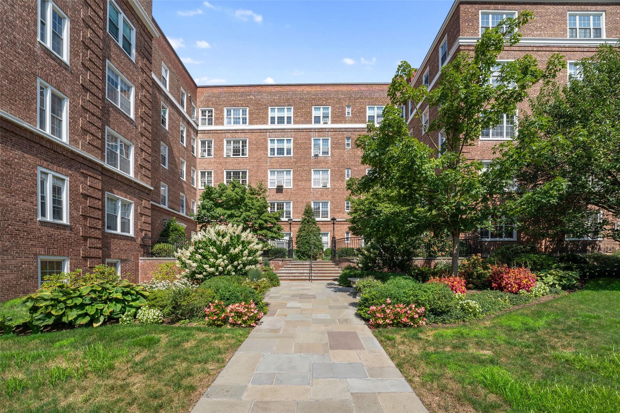 7 Midland Gardens #4M, Bronxville, New York image 17