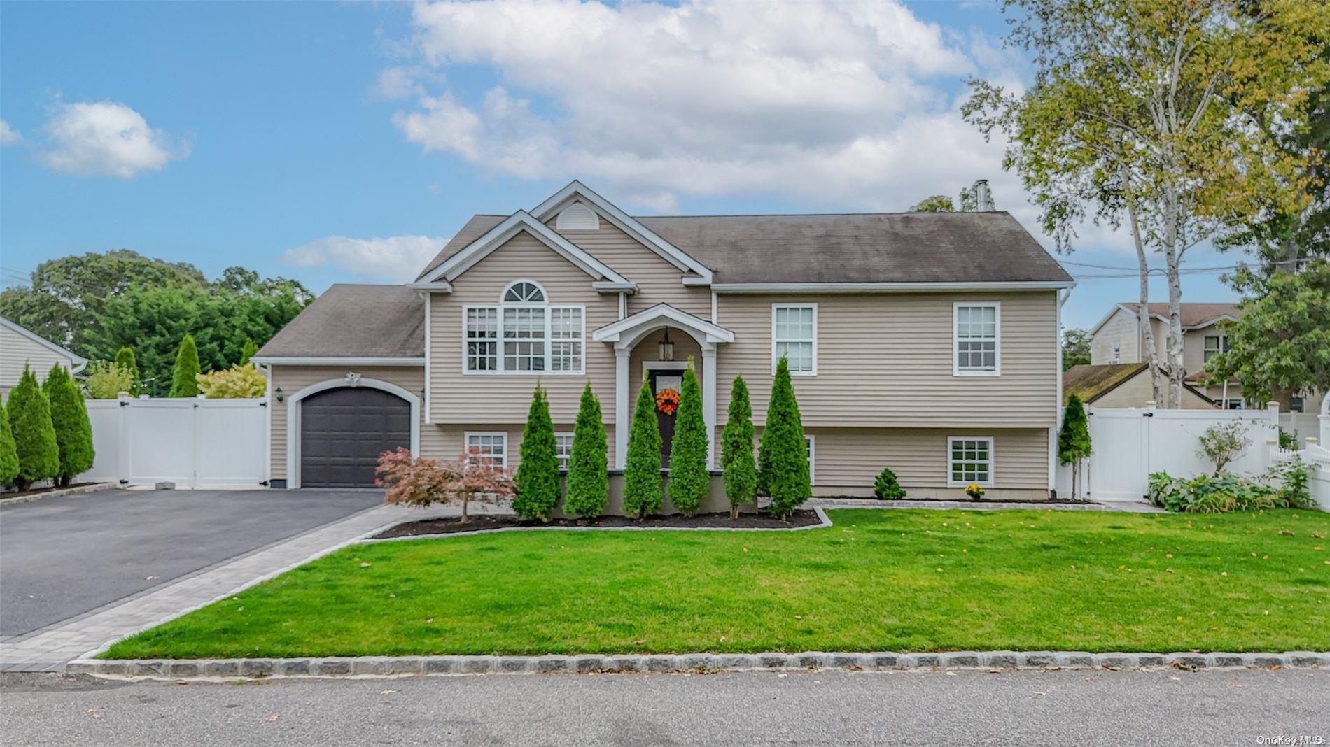 35 Lake Shore Drive, Ronkonkoma, New York image 1