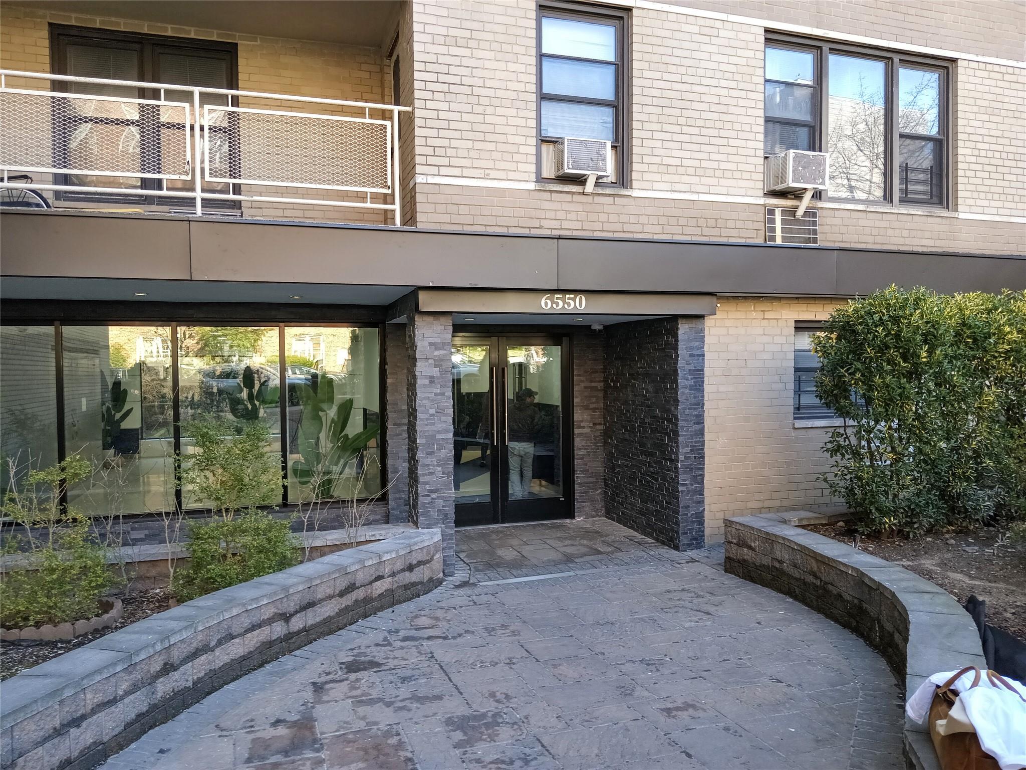 Property for Sale at Wetherole Street 1A, Rego Park, Queens, NY - Bedrooms: 2 
Bathrooms: 1 
Rooms: 5  - $558,000