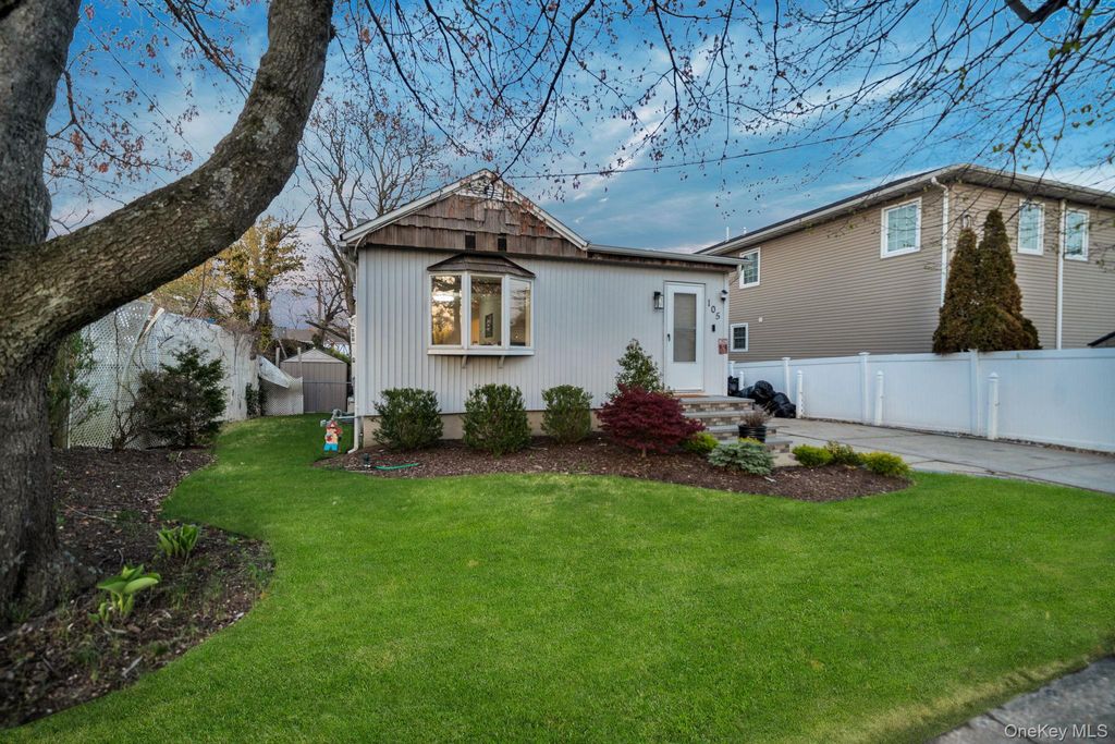 Photo of 105 Thomas Place, Bellmore, NY 11710 (MLS # 991196)