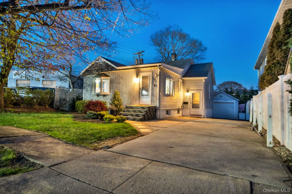 Photo of 105 Thomas Place, Bellmore, NY 11710 (MLS # 991196)