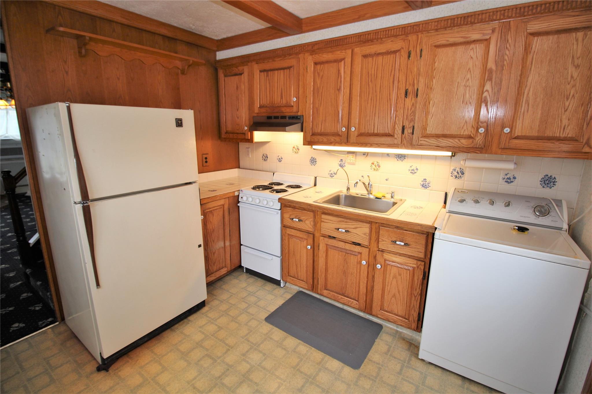 44 Meadow Lane, Levittown, New York image 12