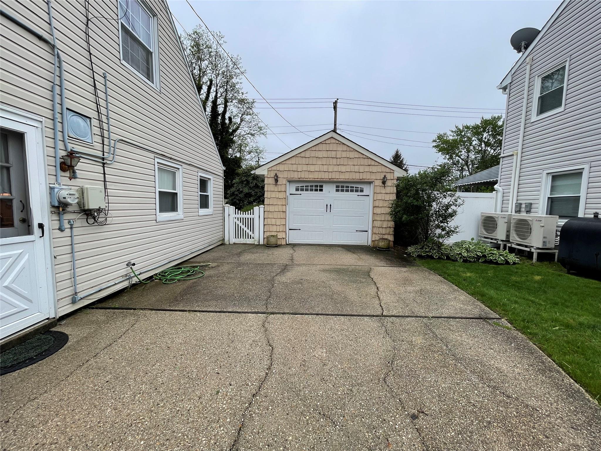 44 Meadow Lane, Levittown, New York image 24