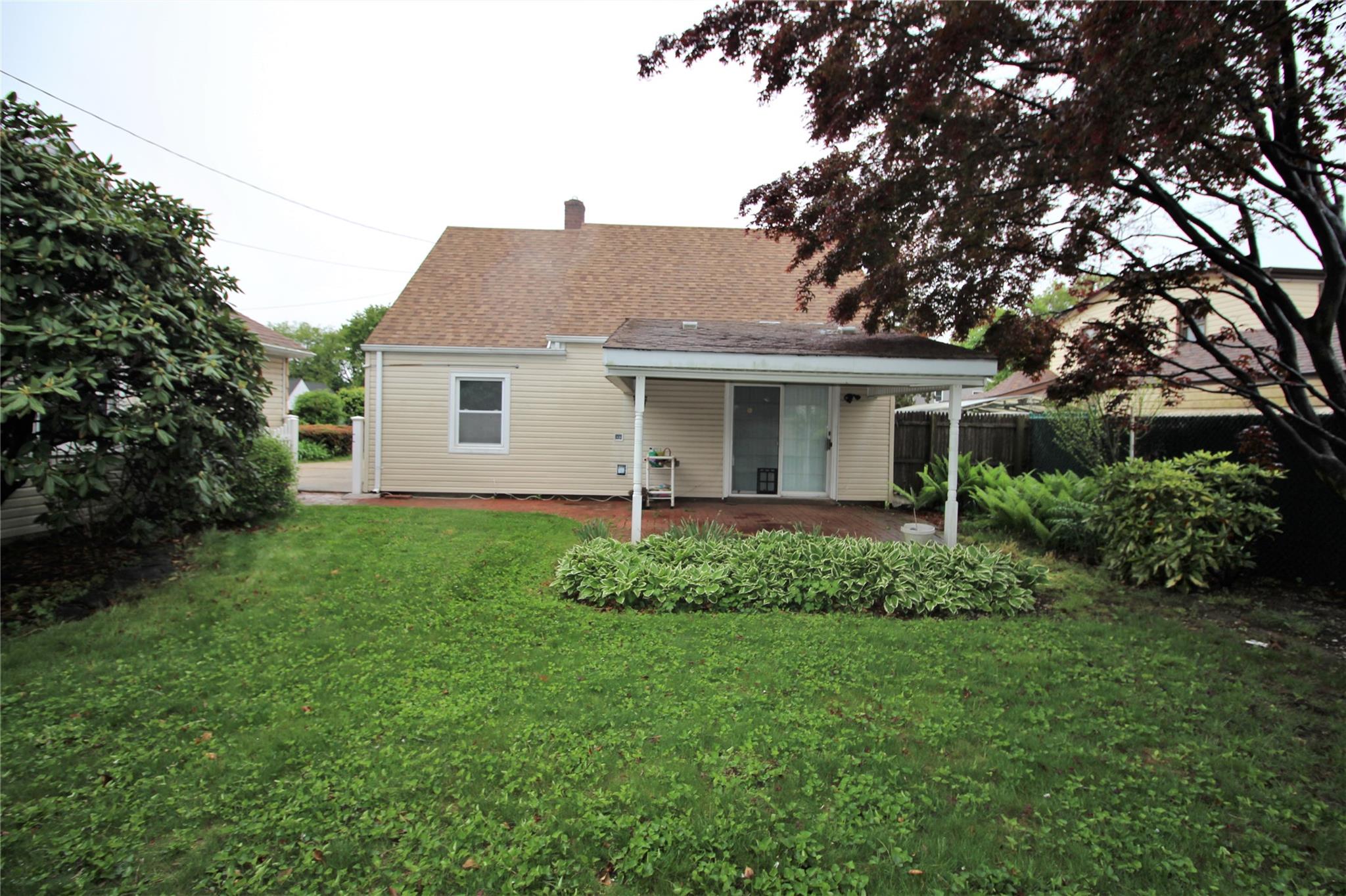 44 Meadow Lane, Levittown, New York image 30