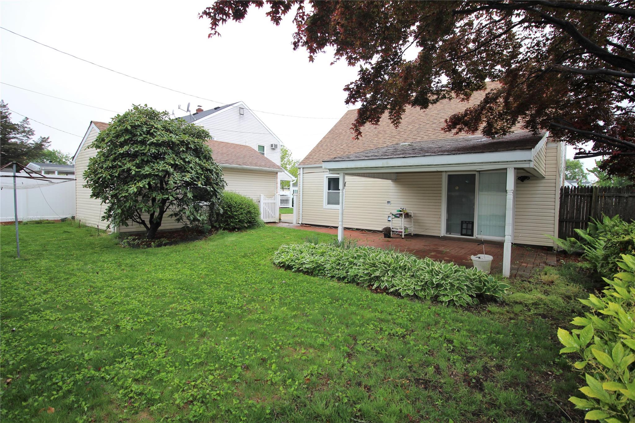 44 Meadow Lane, Levittown, New York image 32