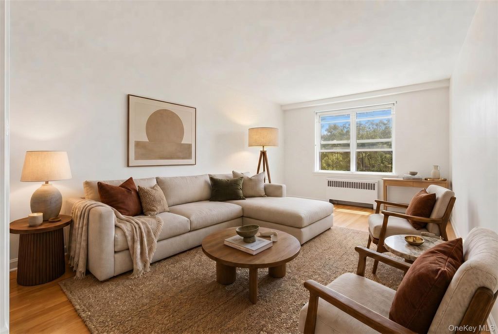 Photo of 2080 Barnes Avenue Barnes Avenue #3B, Bronx, NY 10462 (MLS # 1001282)