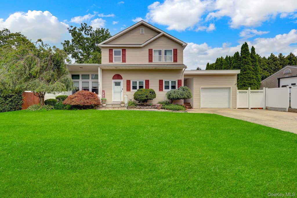 Photo of 121 Wright Avenue, Deer Park, NY 11729 (MLS # 1032359)