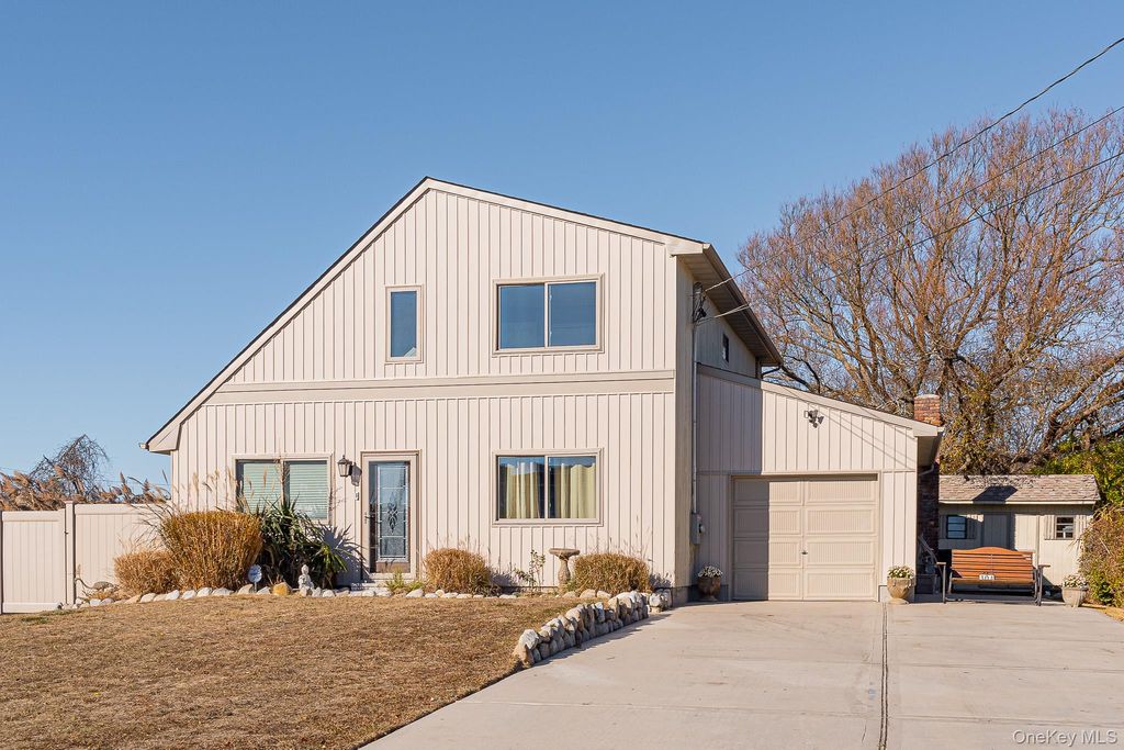 Photo of 304 S Dunton Avenue, East Patchogue, NY 11772 (MLS # 922367)