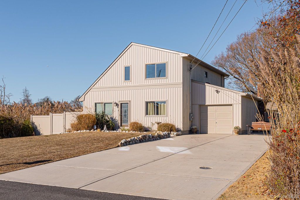 Photo of 304 S Dunton Avenue, East Patchogue, NY 11772 (MLS # 922367)