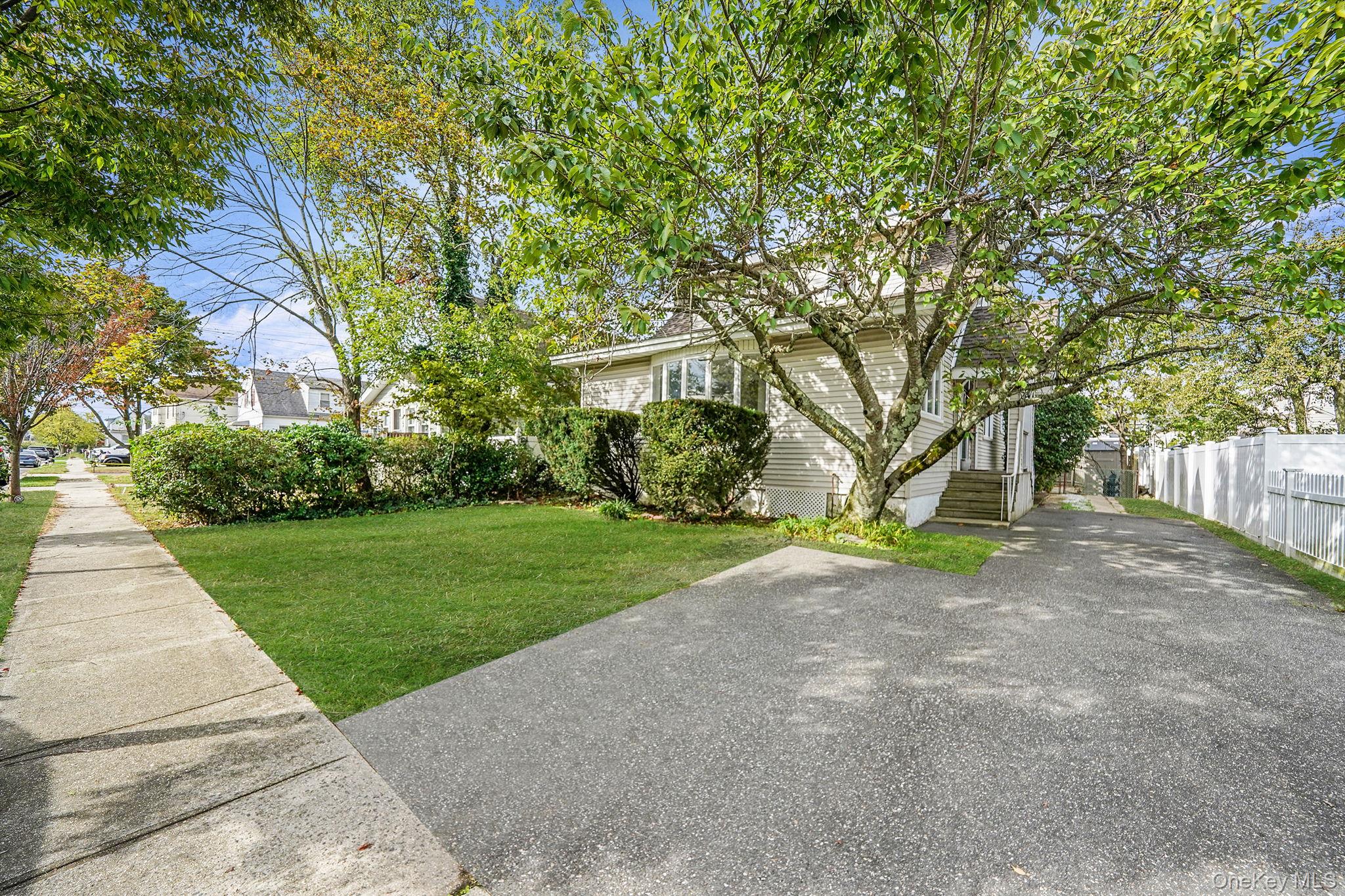 19 4th Avenue
