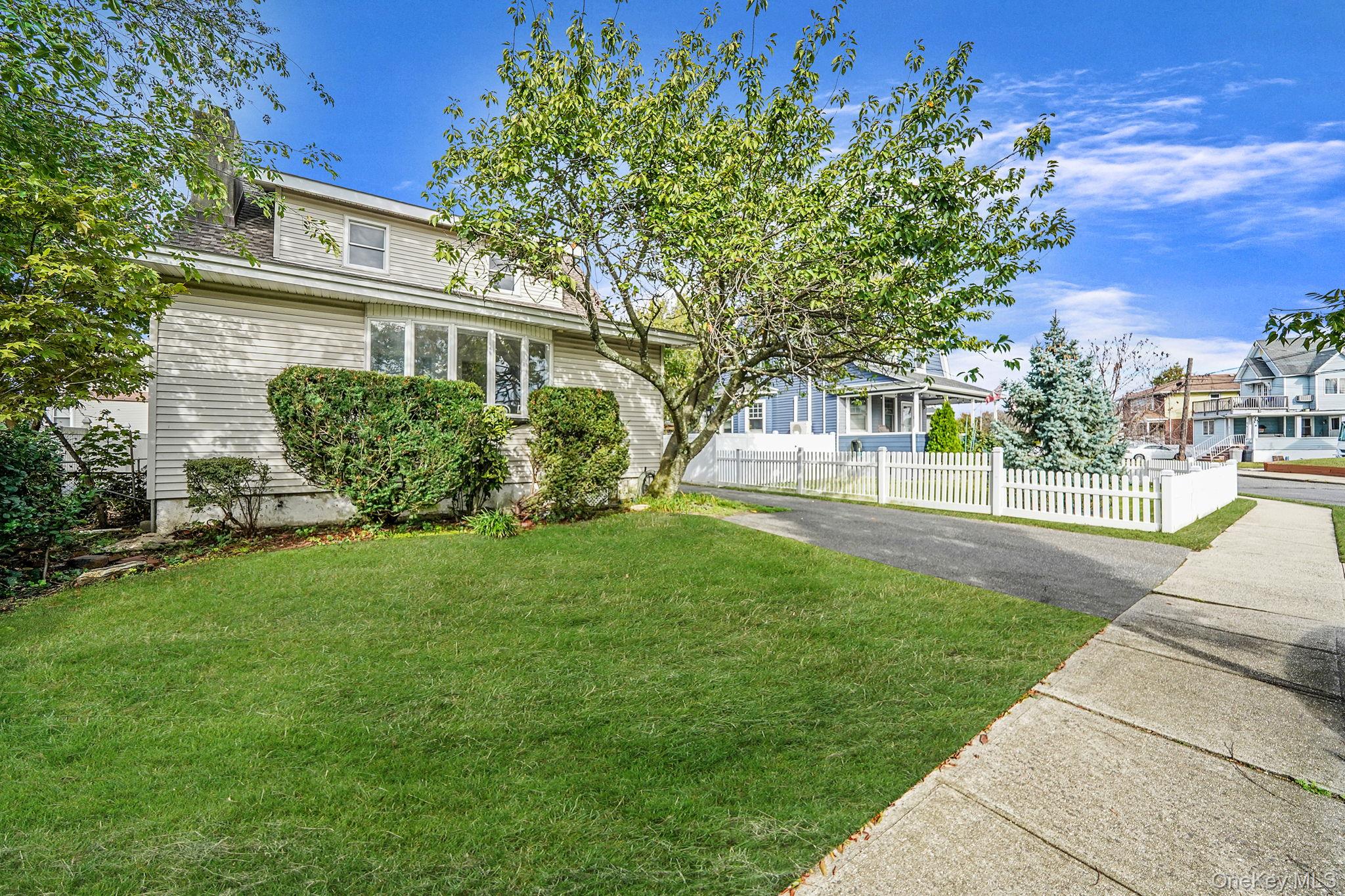 19 4th Avenue