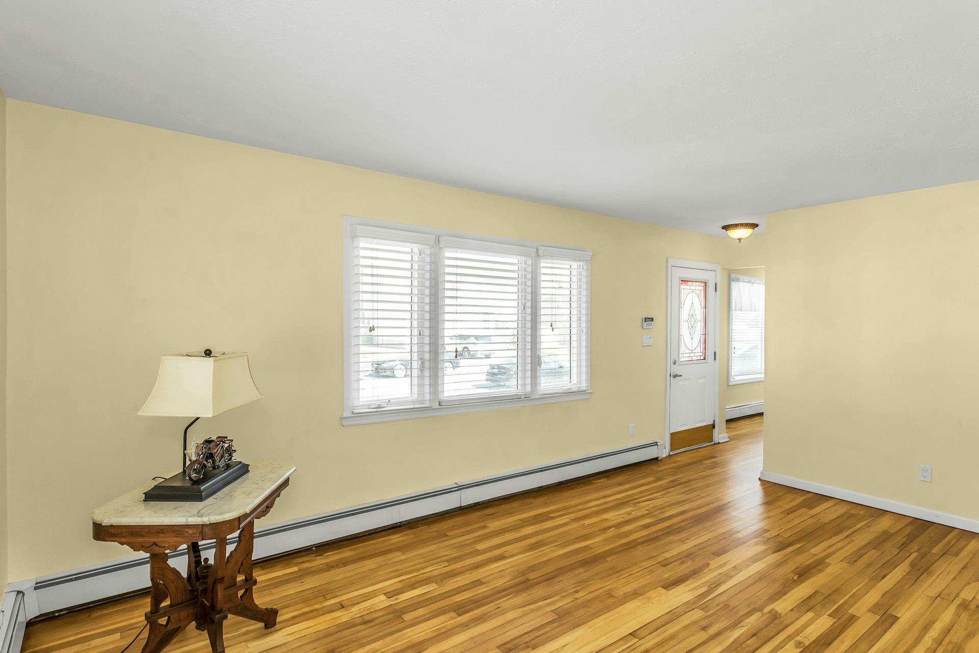 424 Hilda Street, East Meadow, New York image 3