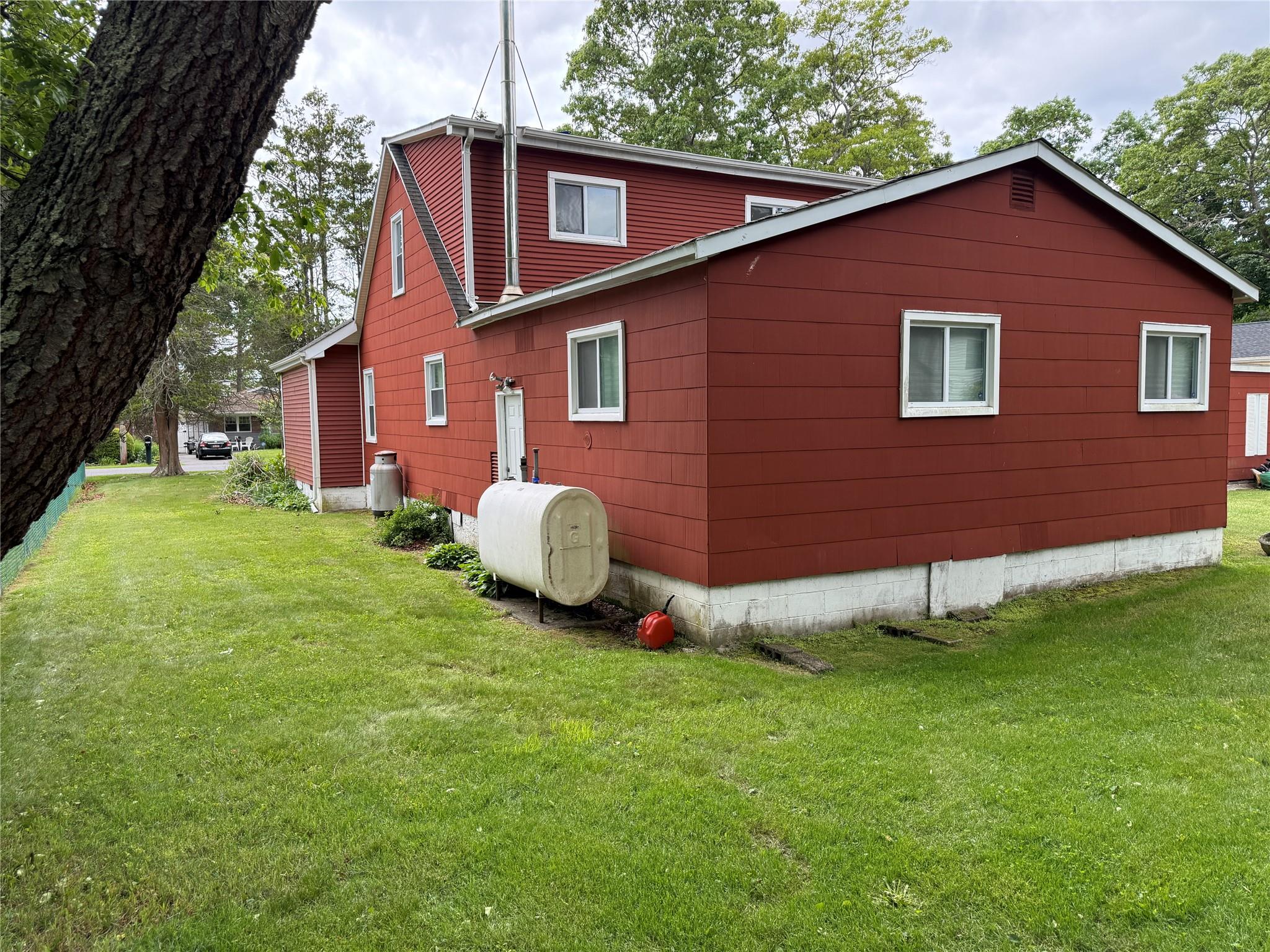 89 Manor Drive, Shirley, New York image 4