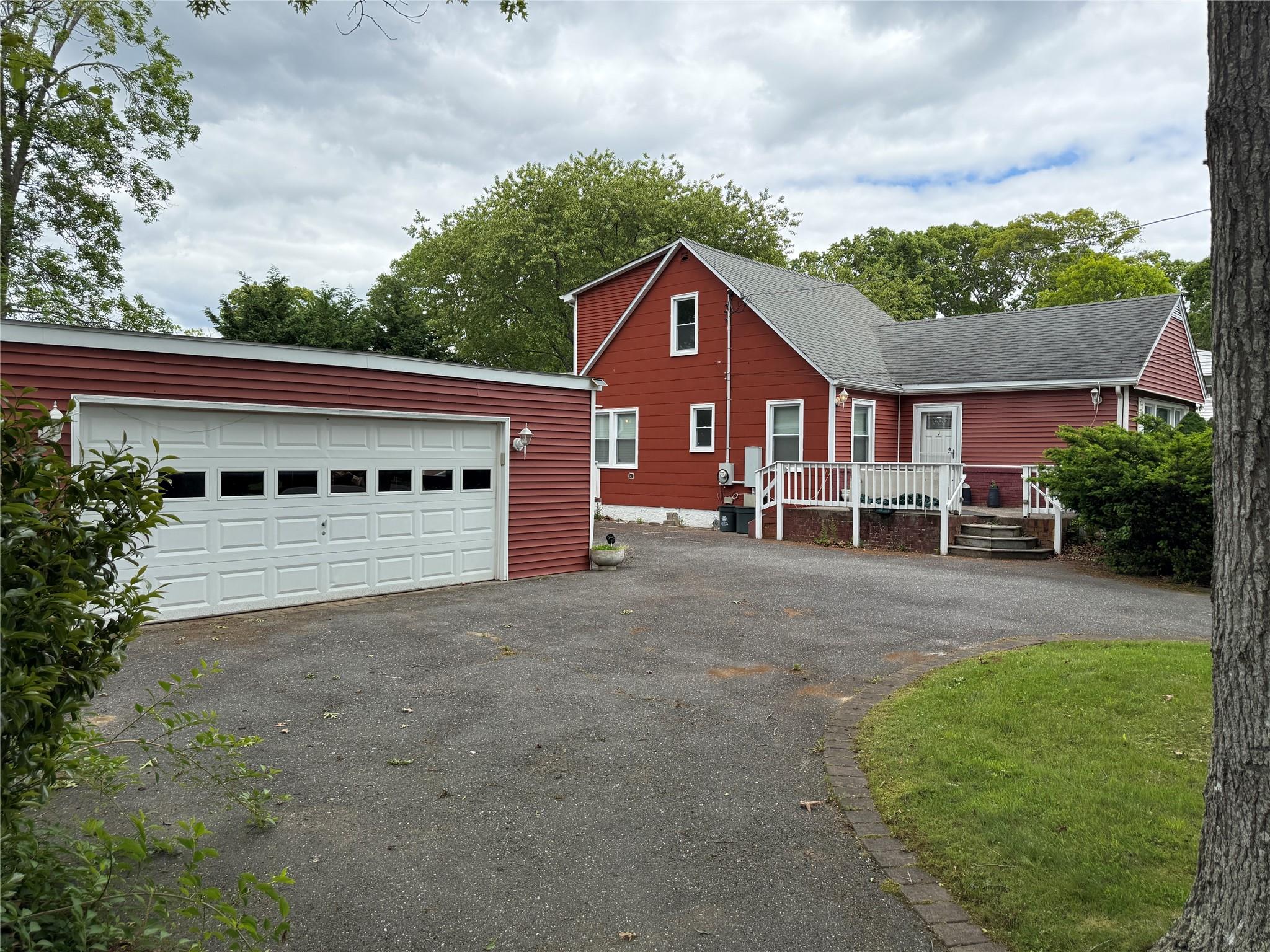 89 Manor Drive, Shirley, New York image 1
