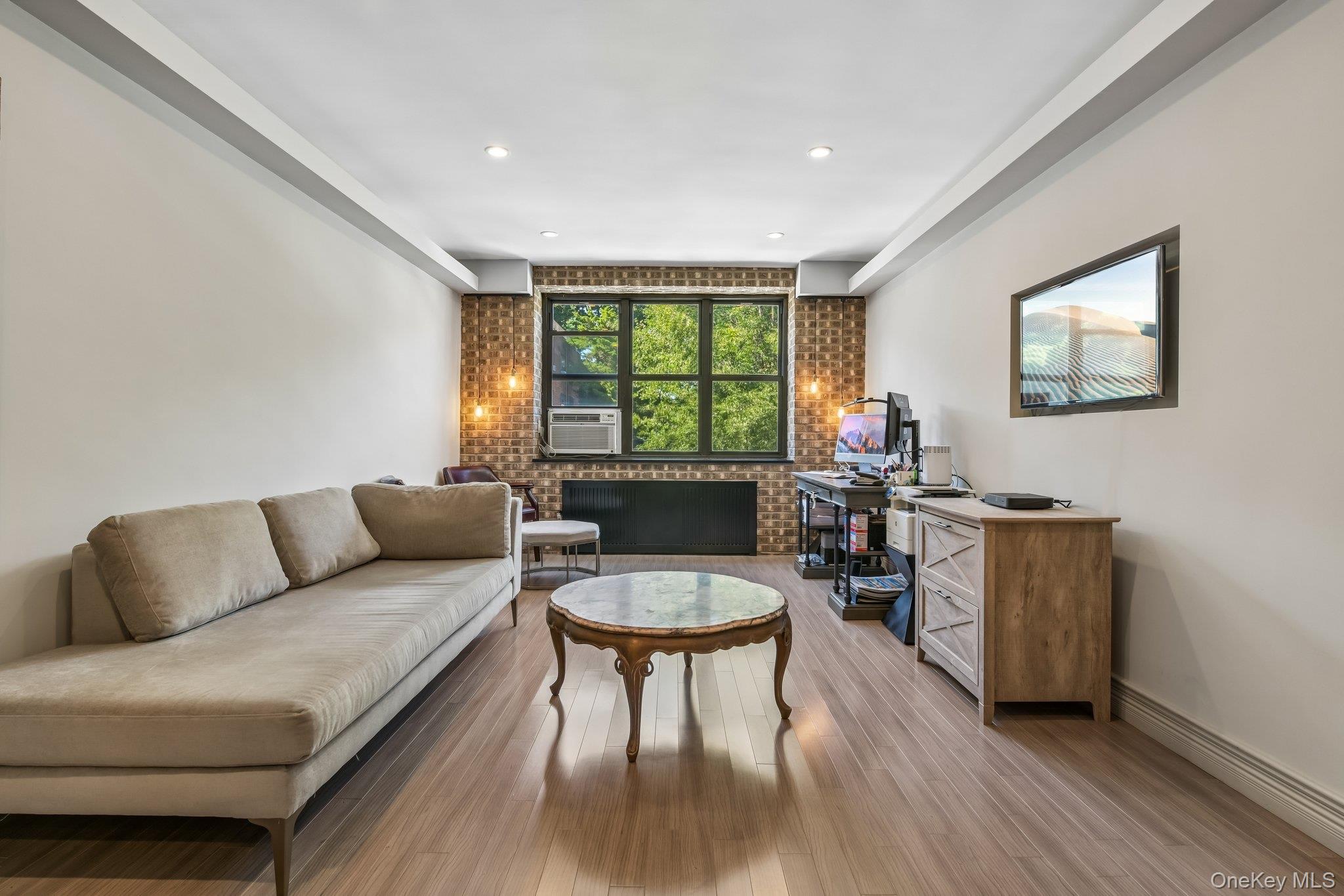 1 Town House Place 2L
