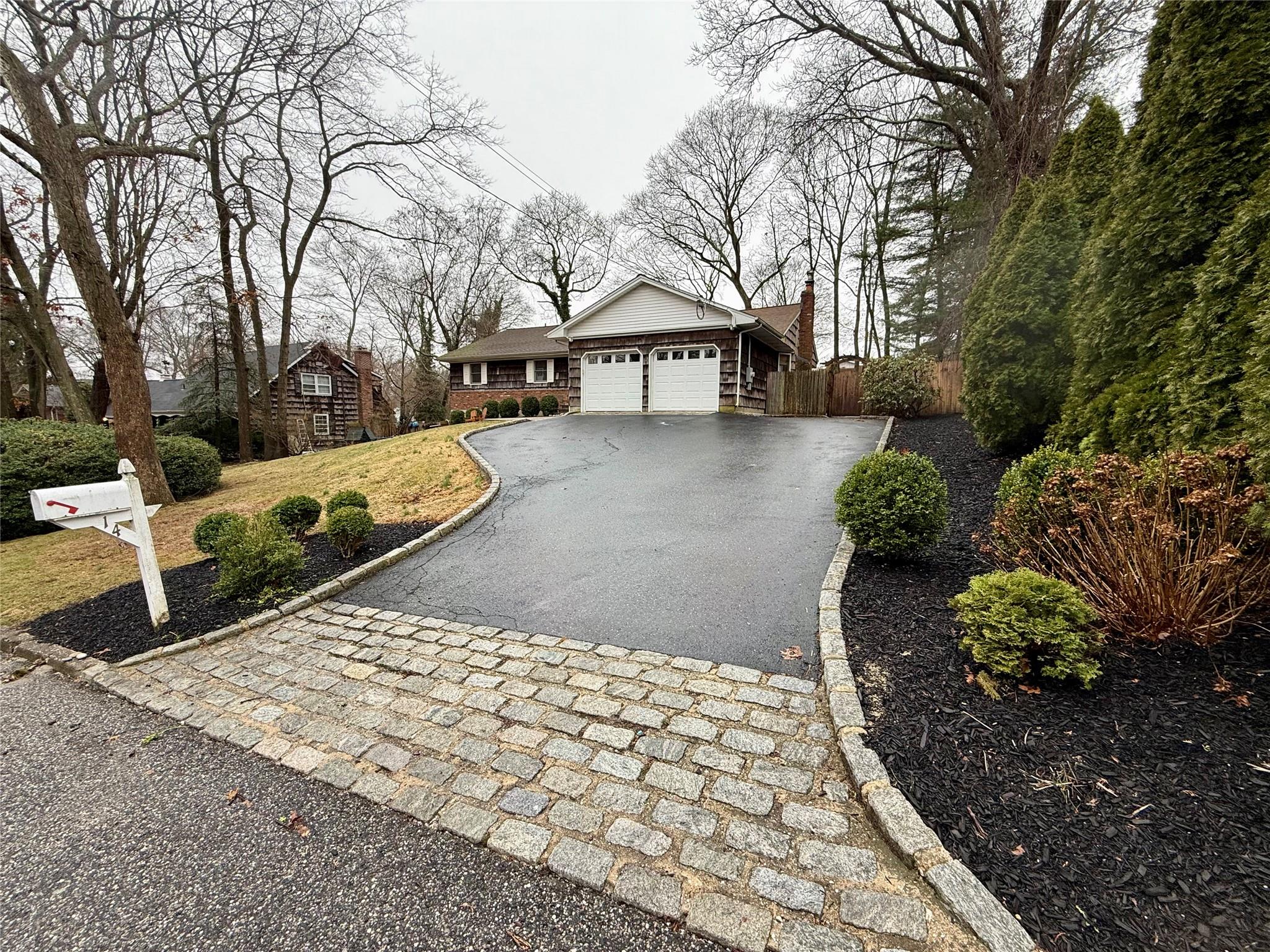 14 Merlin Lane, East Setauket, New York image 2
