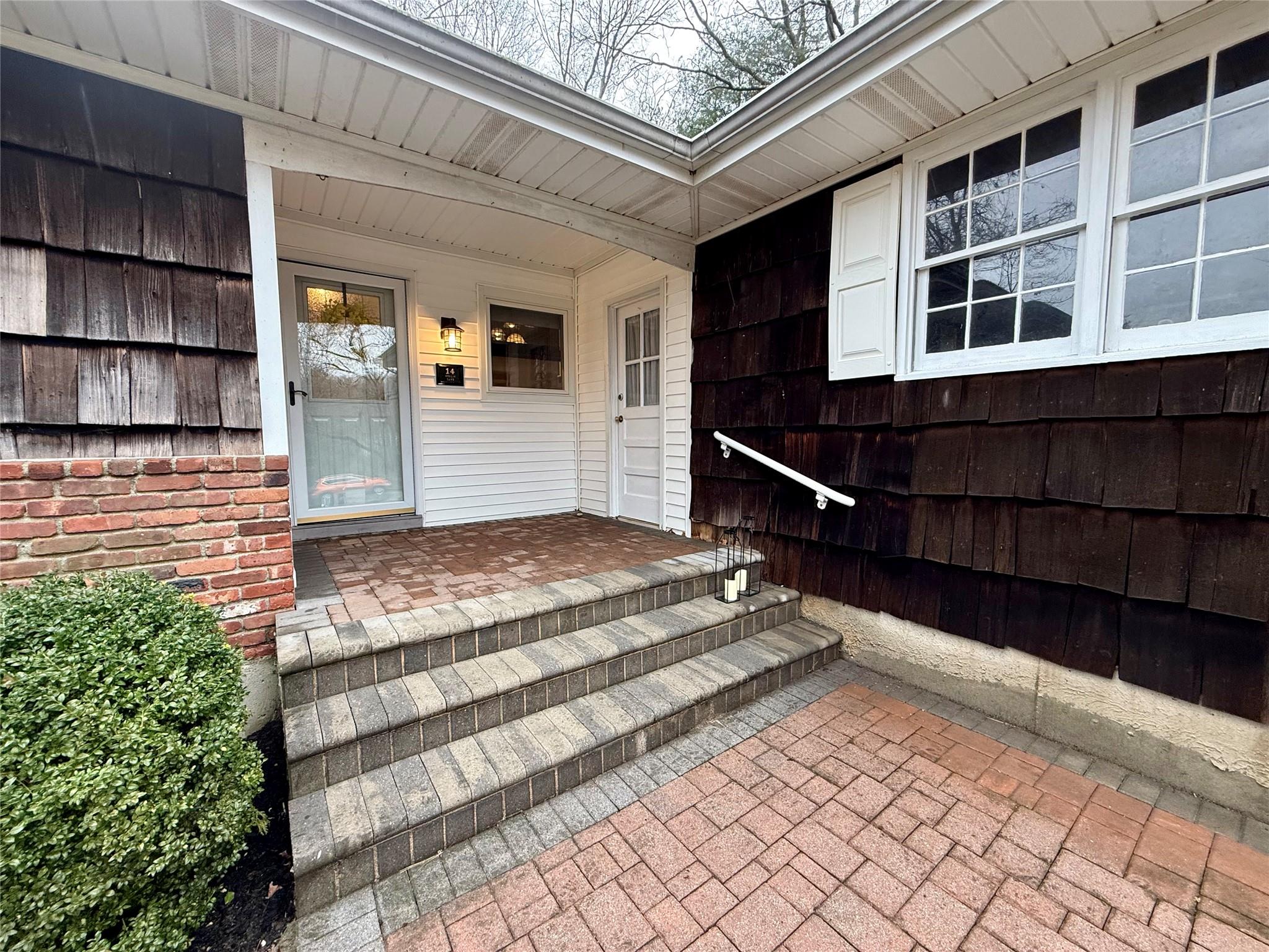 14 Merlin Lane, East Setauket, New York image 4