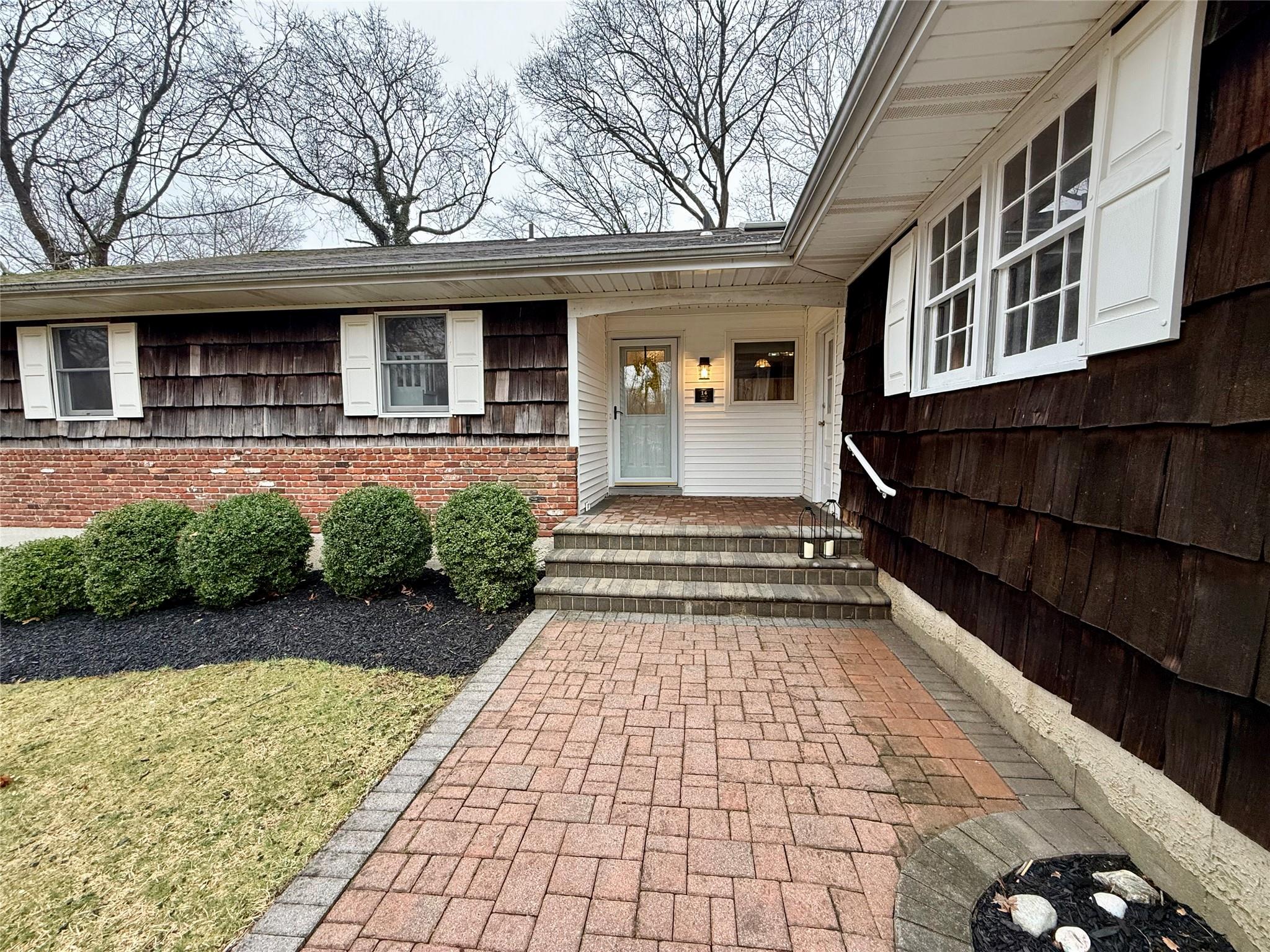 14 Merlin Lane, East Setauket, New York image 3