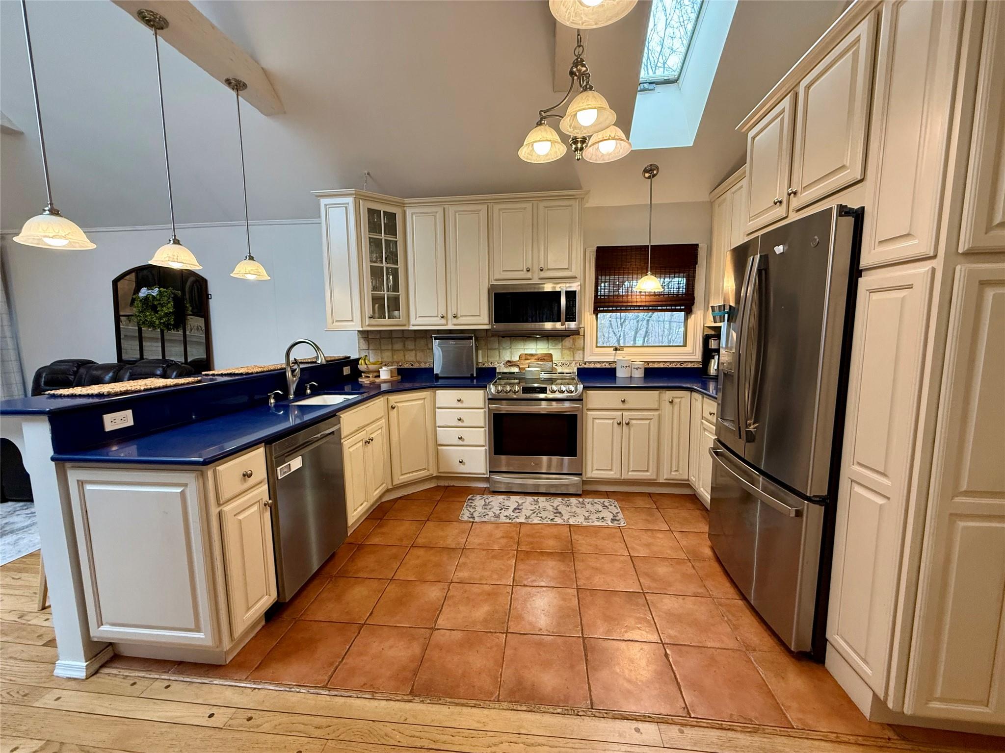 14 Merlin Lane, East Setauket, New York image 8