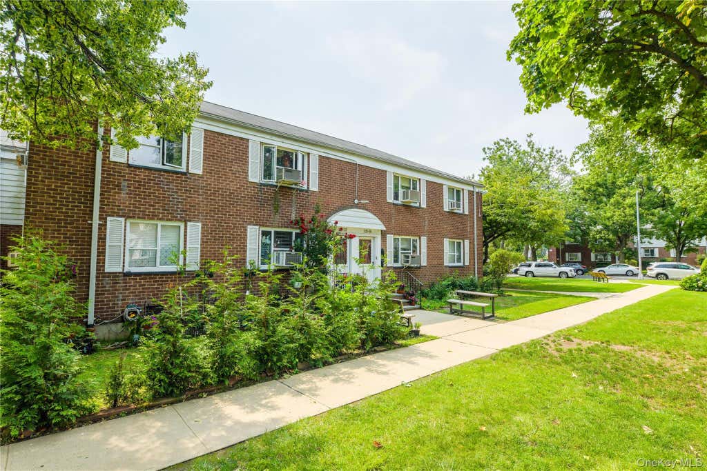 Photo of 225-35 88 Avenue #42-9, Queens Village, NY 11427 (MLS # 1037735)