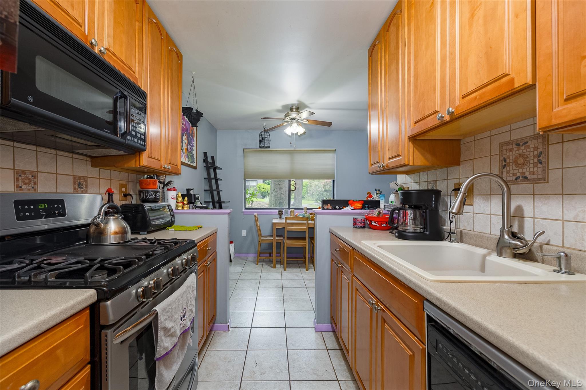 2304 Magnolia Walk