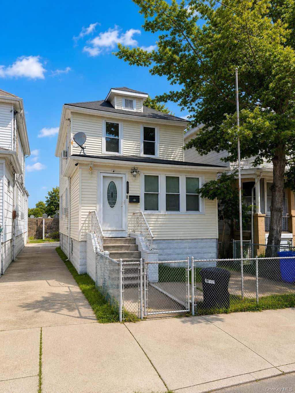 Photo of 2729 Gifford Avenue, Bronx, NY 10465 (MLS # 1023287)