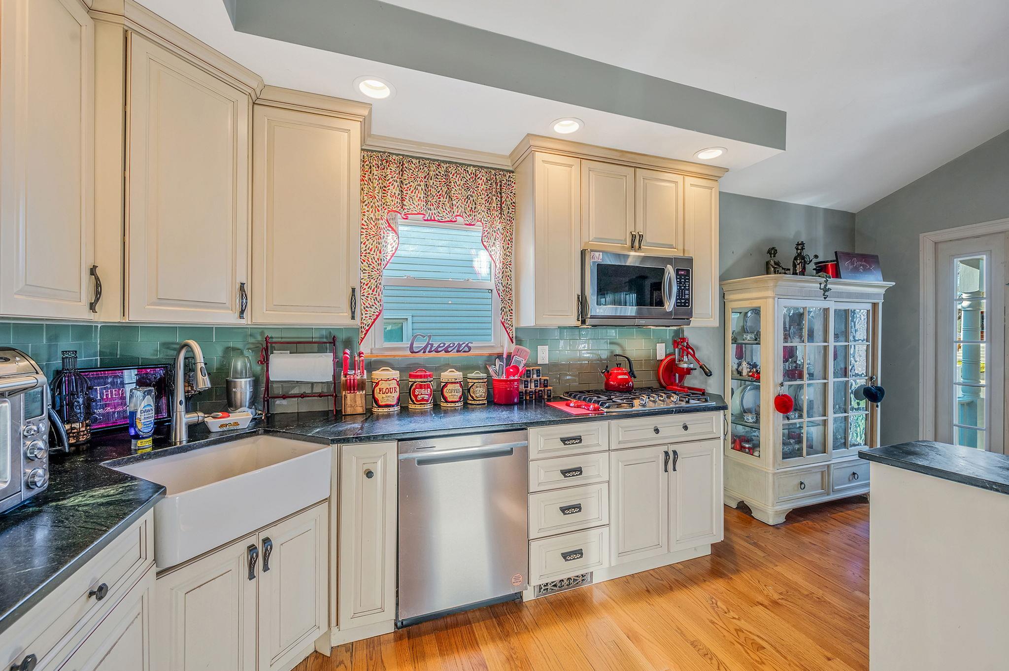 27 W Neptune Avenue, Lindenhurst, New York image 6