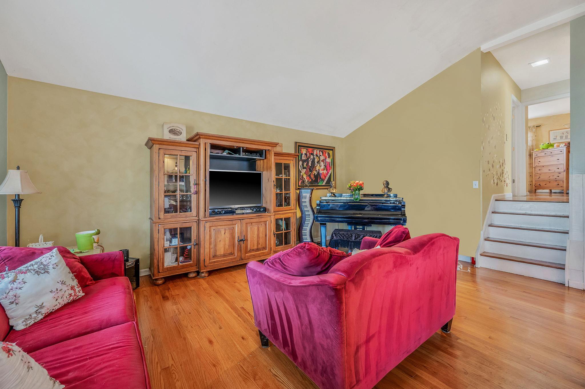 27 W Neptune Avenue, Lindenhurst, New York image 11