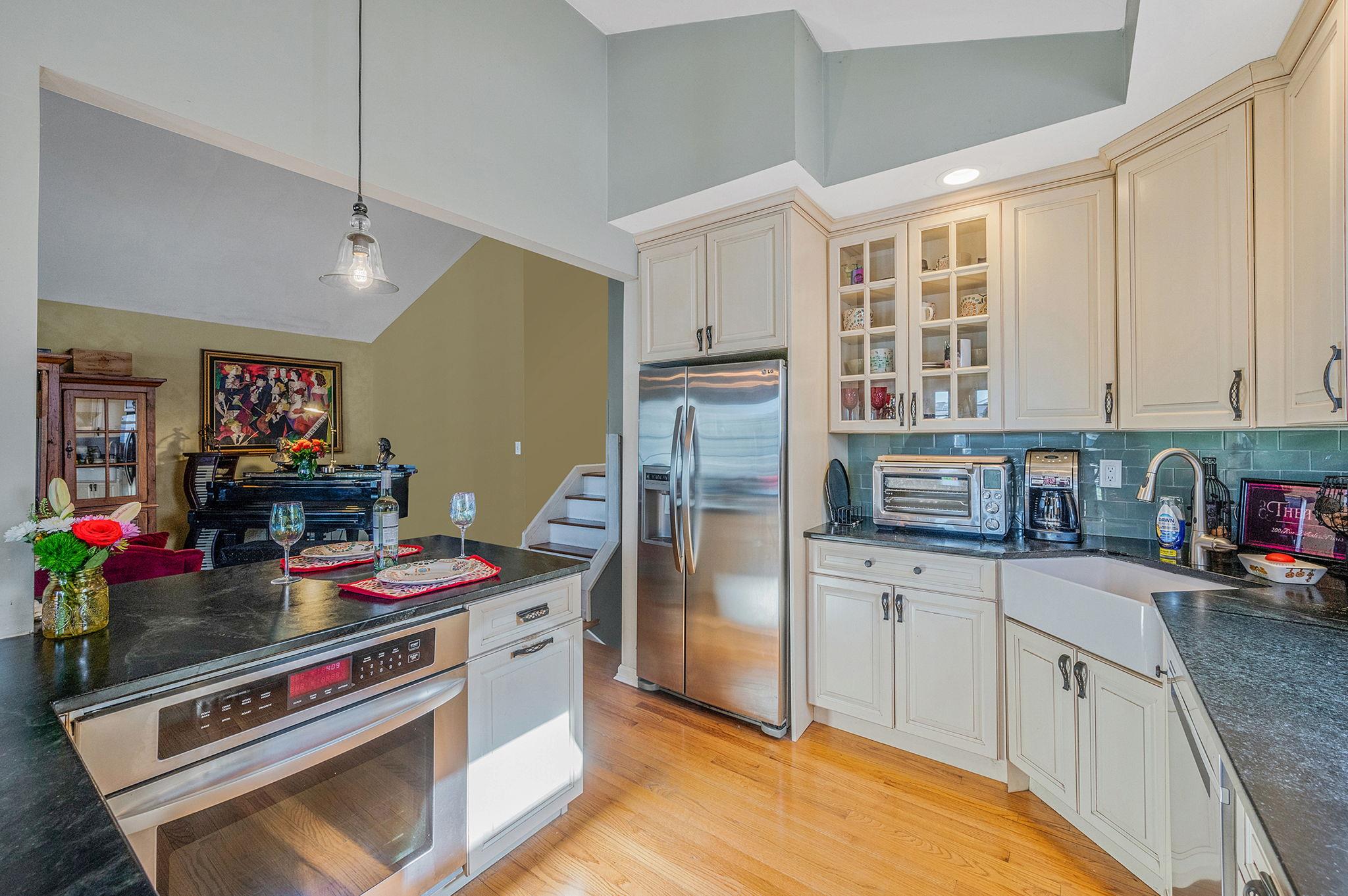 27 W Neptune Avenue, Lindenhurst, New York image 5