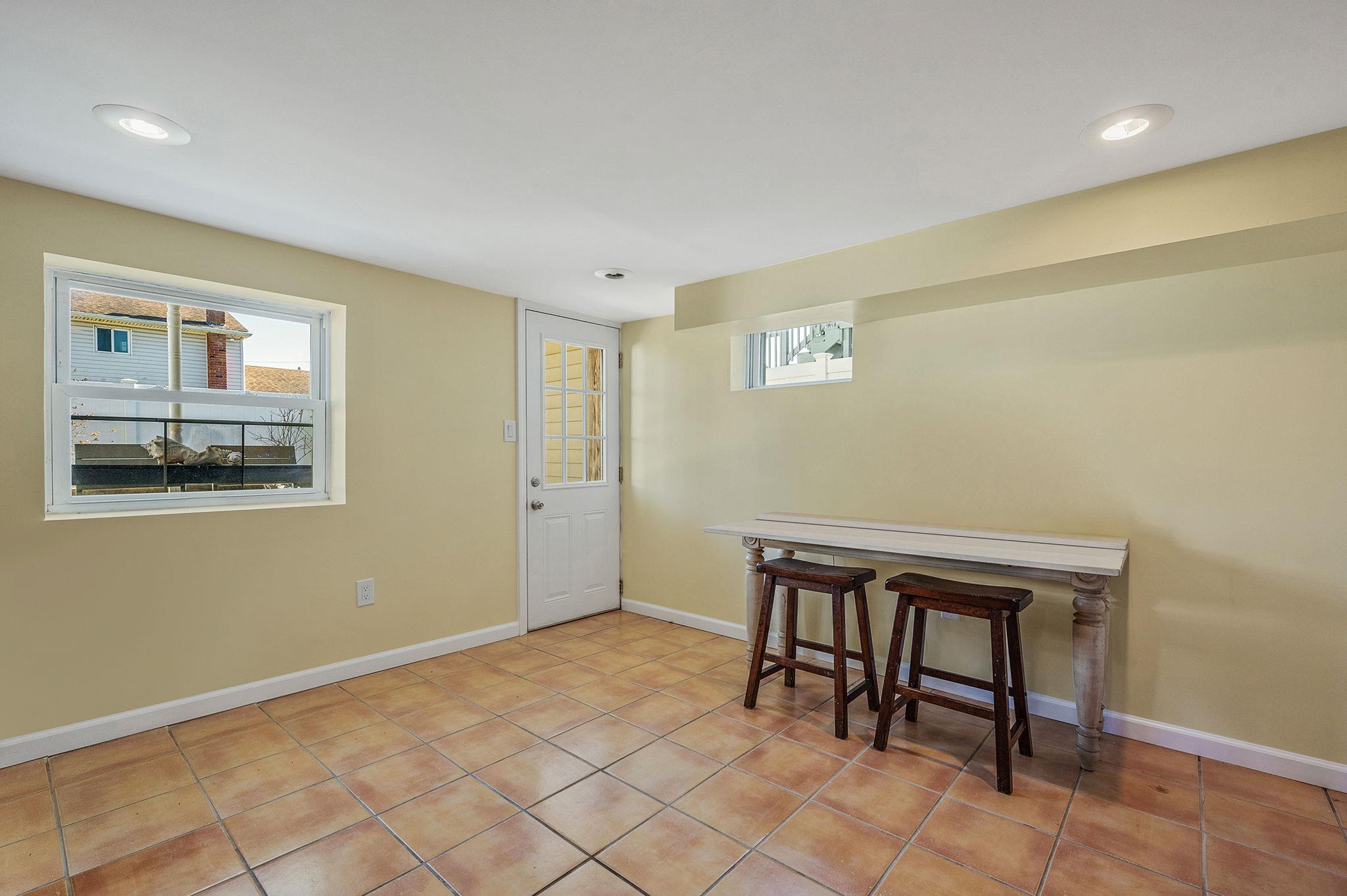 27 W Neptune Avenue, Lindenhurst, New York image 20