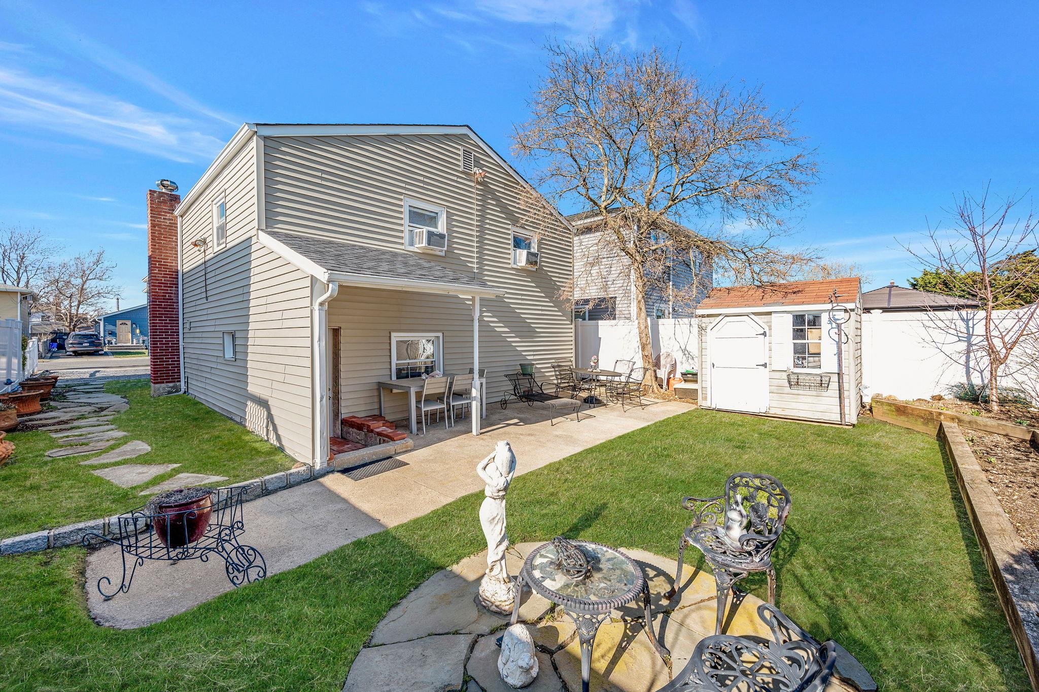 27 W Neptune Avenue, Lindenhurst, New York image 25