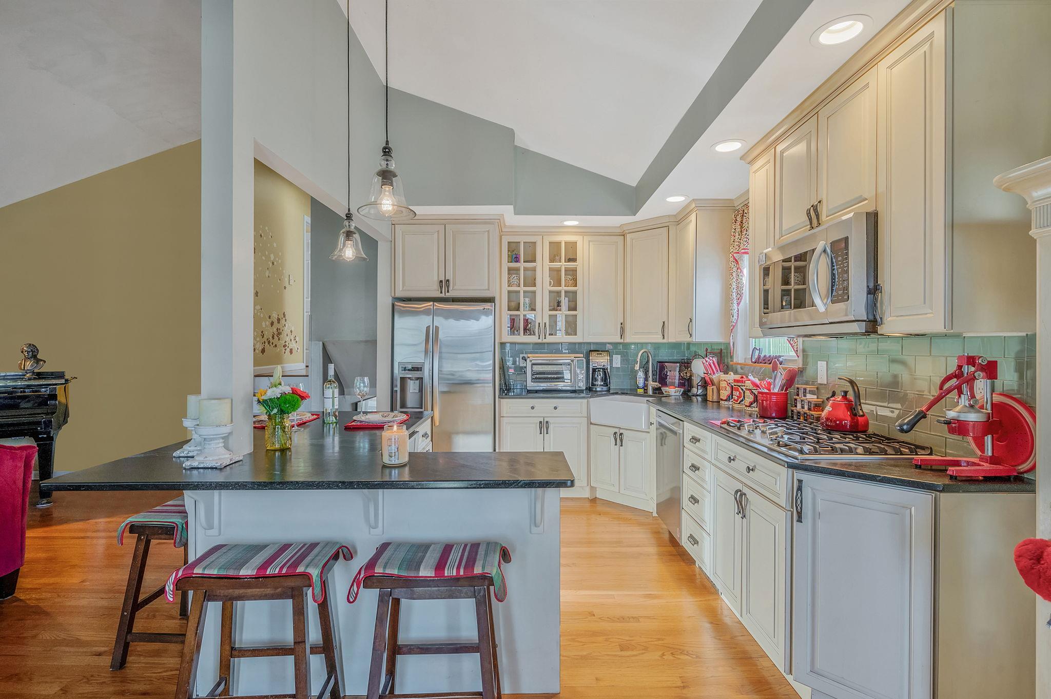 27 W Neptune Avenue, Lindenhurst, New York image 7