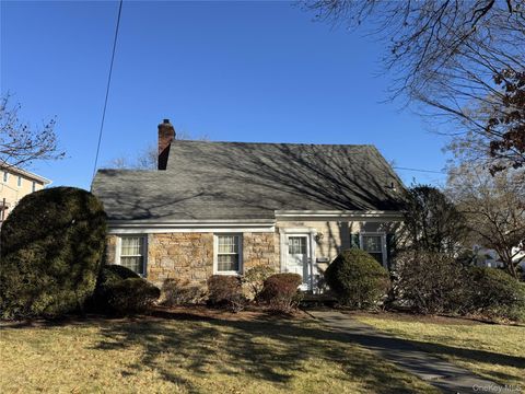 Homes For Sale - 133 Hutchinson Boulevard<br/> Scarsdale, NY 10583