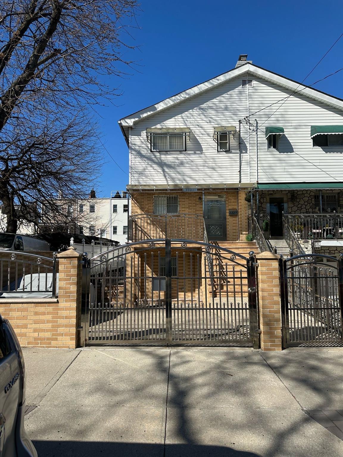 Property for Sale at Turnbull Avenue, Bronx, New York - Bedrooms: 3 
Bathrooms: 1 
Rooms: 5  - $749,000
