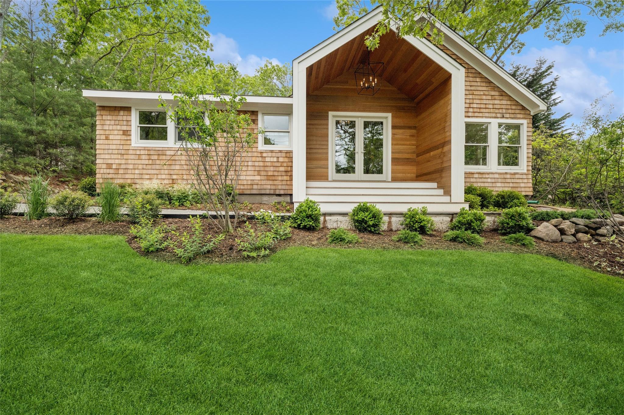 Bay View Drive, Sag Harbor, Hamptons, NY - 3 Bedrooms  
4 Bathrooms - 