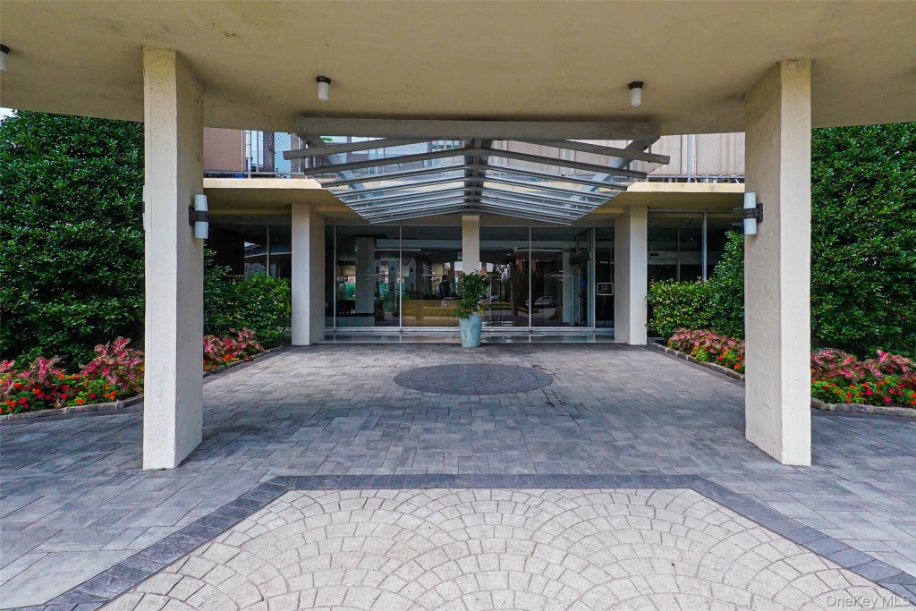 Photo of 166-25 Powells Cove Boulevard #12F, Beechhurst, NY 11357 (MLS # 1058602)