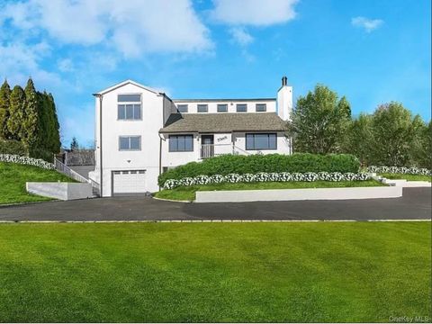 Homes For Rent - 51 Cheviot Rd<br/> Southampton, NY 11968