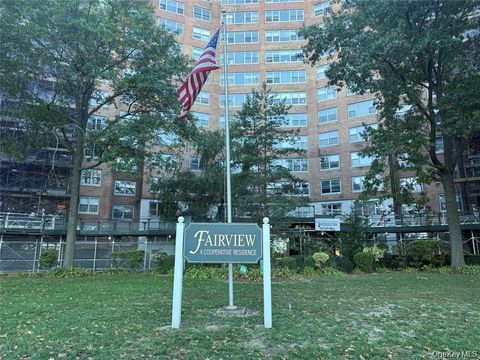 Photo of 61-20 Grand Central Parkway #A 1104, Forest Hills, NY 11375 (MLS # 983754)