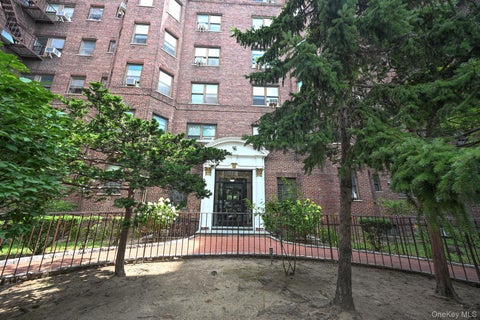 Homes For Sale - 61-41 Saunders Street #B25<br/> Rego Park, NY 11374