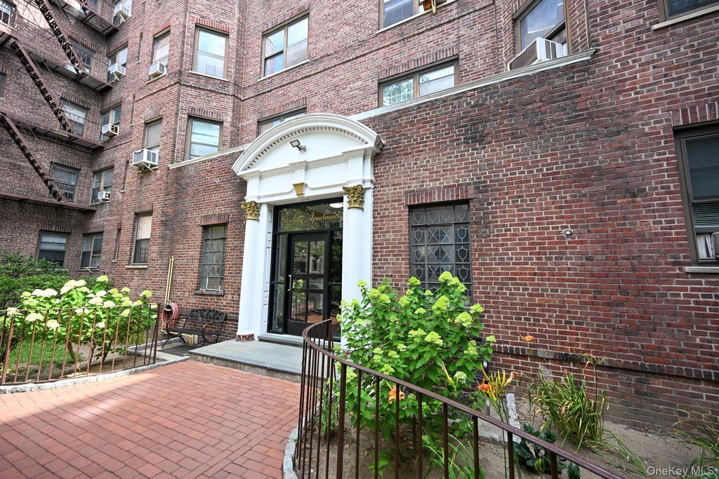 Photo of 61-41 Saunders Street #B25, Rego Park, NY 11374 (MLS # 1028528)