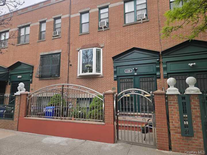 320 Marion Street