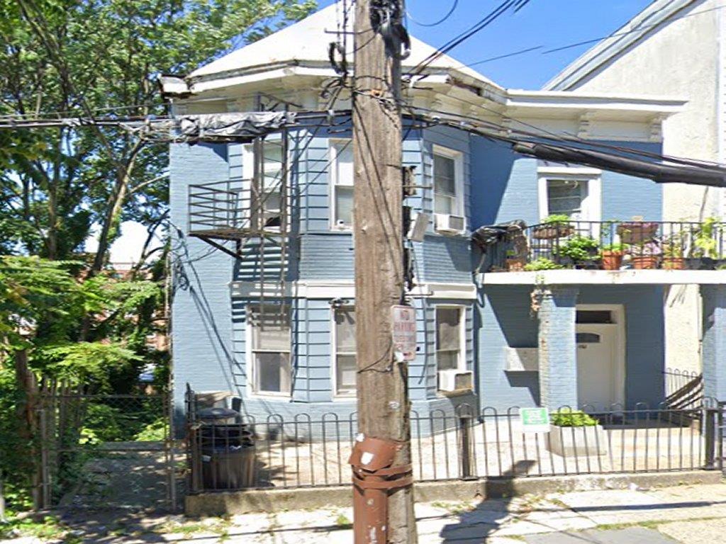 Linden Street, Yonkers, New York - 5 Bedrooms  
2 Bathrooms - 