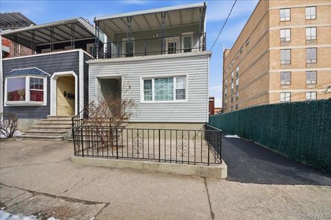 Photo of 1624 Seddon Street, Bronx, NY 10461 (MLS # 967057)