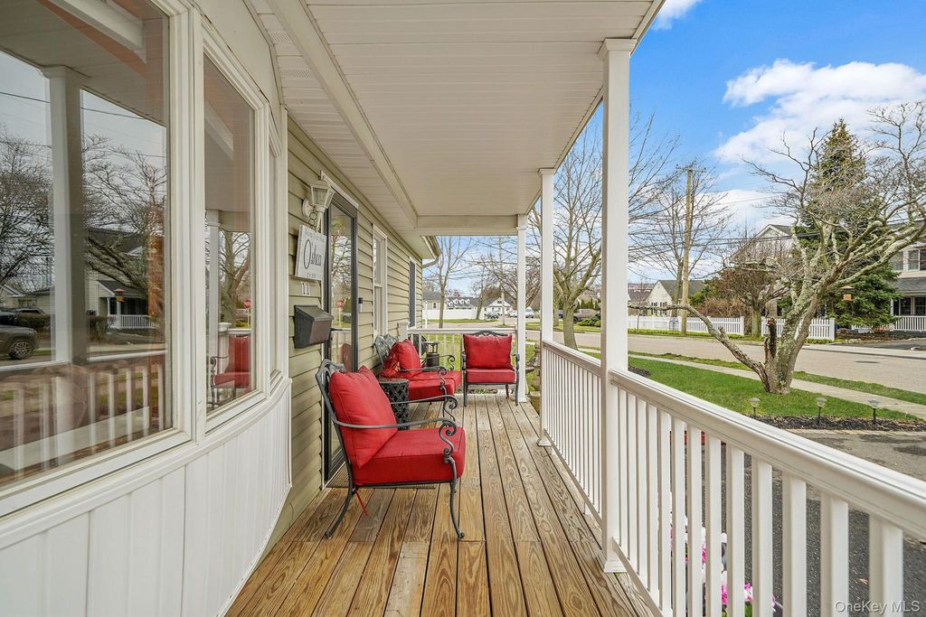 Photo of 11 Nehring Avenue, Babylon, NY 11702 (MLS # 980333)