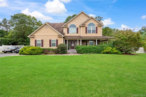 Photo of 22 Southview Circle, Lake Grove, NY 11755 (MLS # 906608)