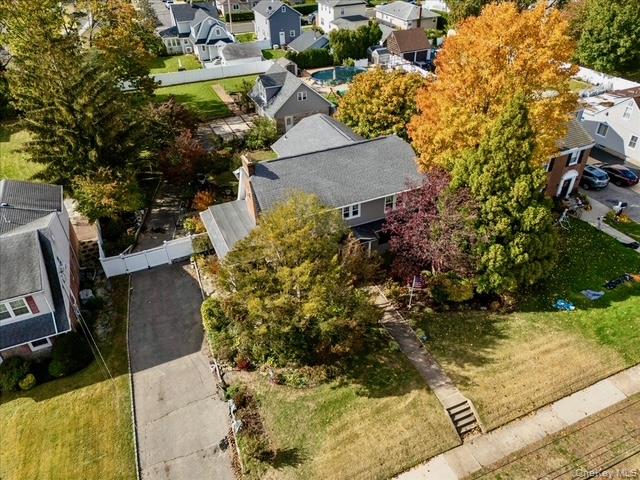 331 Mineola Boulevard