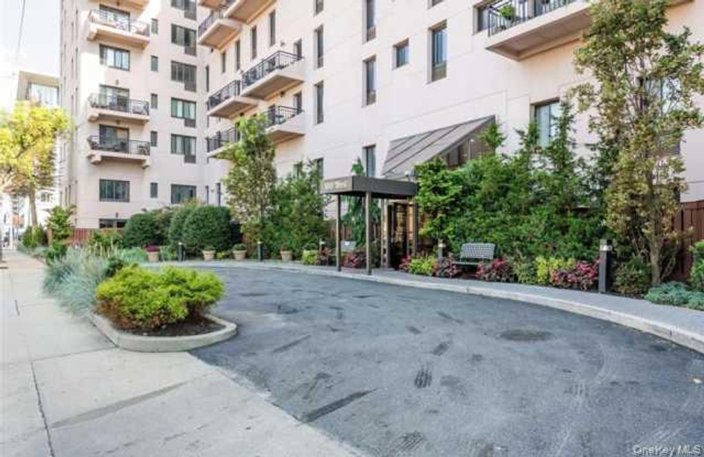 Photo of 100 W Broadway #3-D, Long Beach, NY 11561 (MLS # 977911)