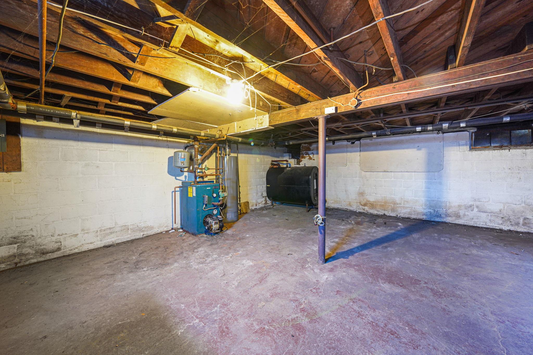 395 Dante Avenue, Babylon, New York image 20
