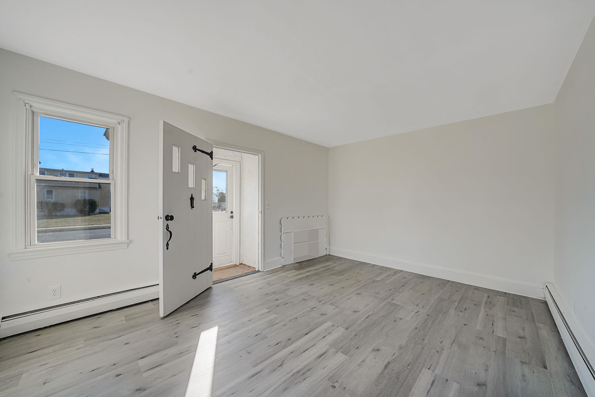 395 Dante Avenue, Babylon, New York image 3
